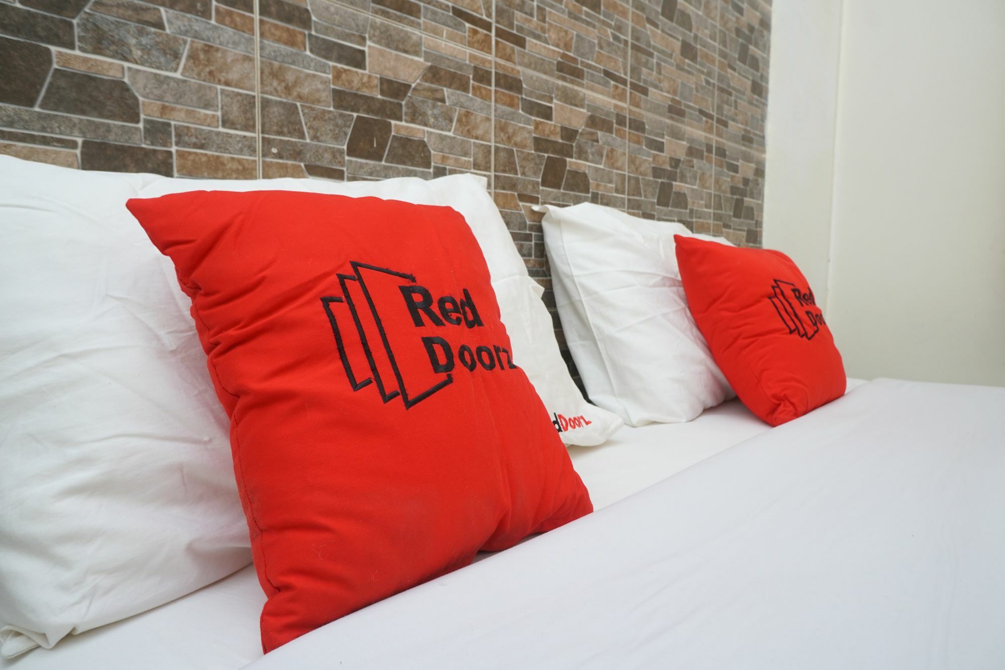 Reddoorz Plus @ Ciumbuleuit Area Bandung Eksteriør bilde