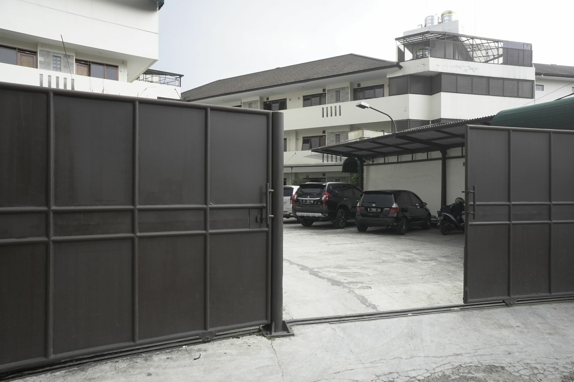 Reddoorz Plus @ Ciumbuleuit Area Bandung Eksteriør bilde